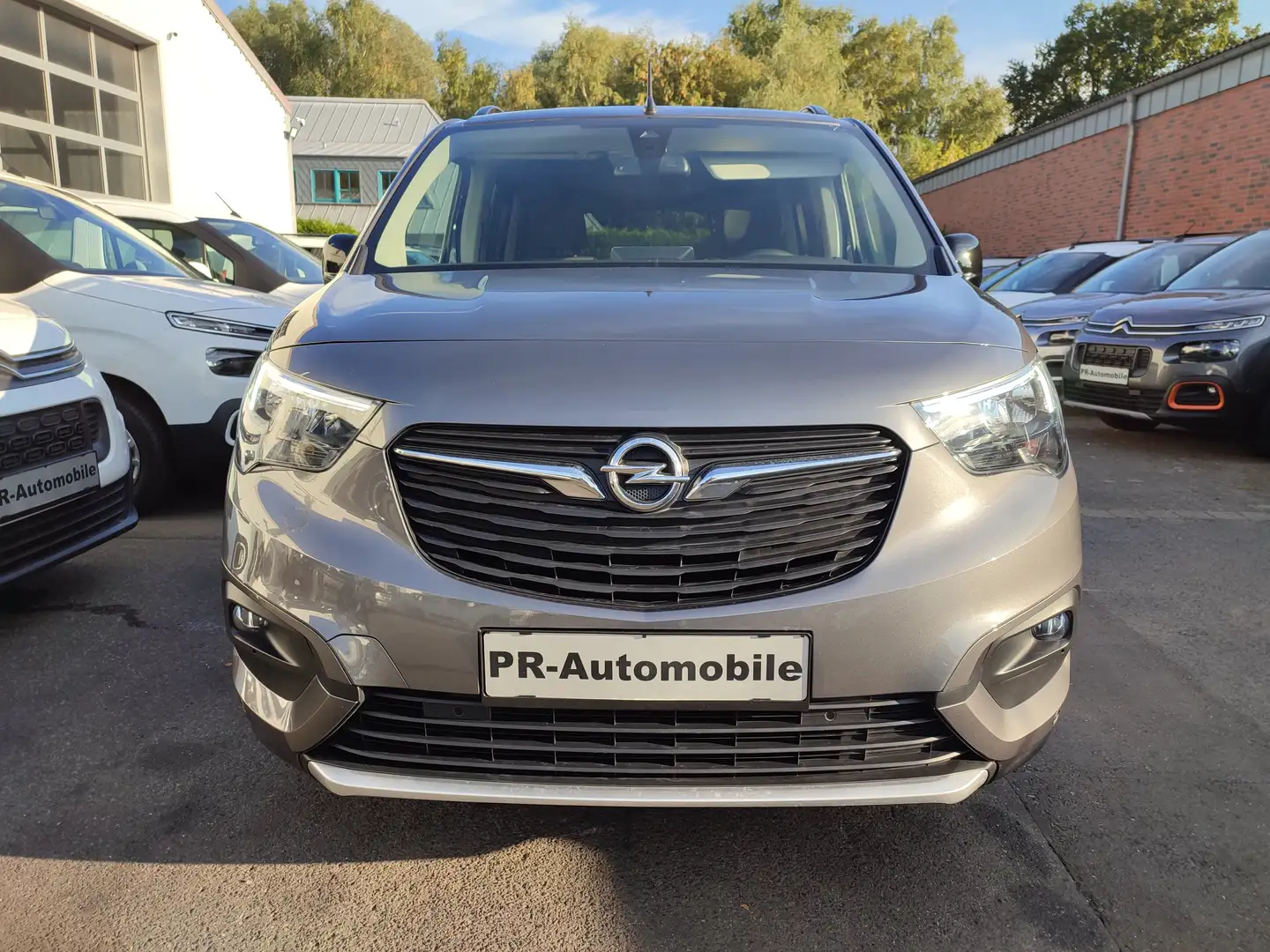 Opel Combo Life 1.2 Automatik/Navi/Klimaaut/Glasdach Grau - 2