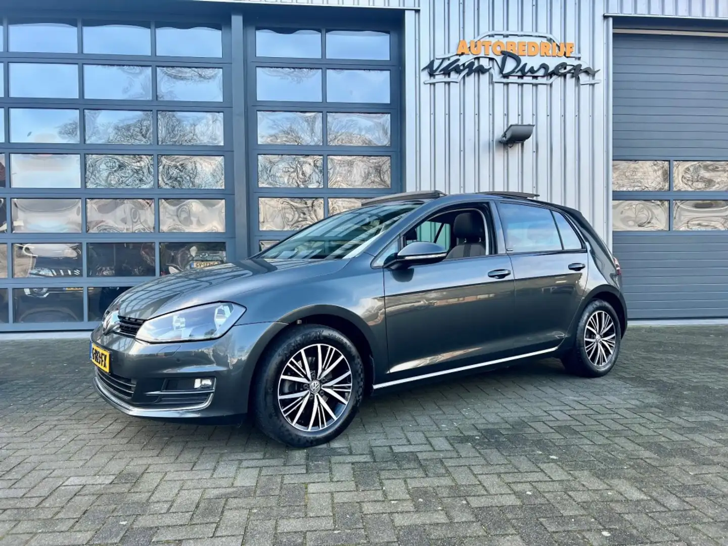 Volkswagen Golf Volkswagen Golf 1.4 TSI Allstar  Panoramadak Cruis Grigio - 1