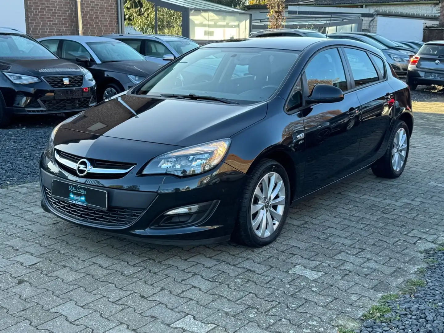 Opel Astra J Lim. 5-trg. Active erst 75000 Km Schwarz - 2