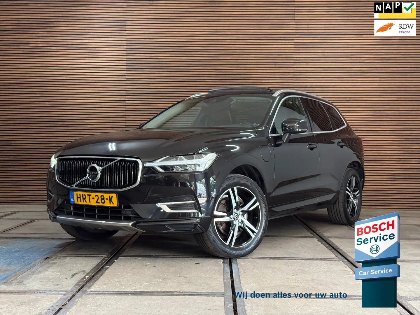 Volvo XC60 2.0 T8 Twin Engine AWD Momentum Pro | Panorama | L Zwart - 1