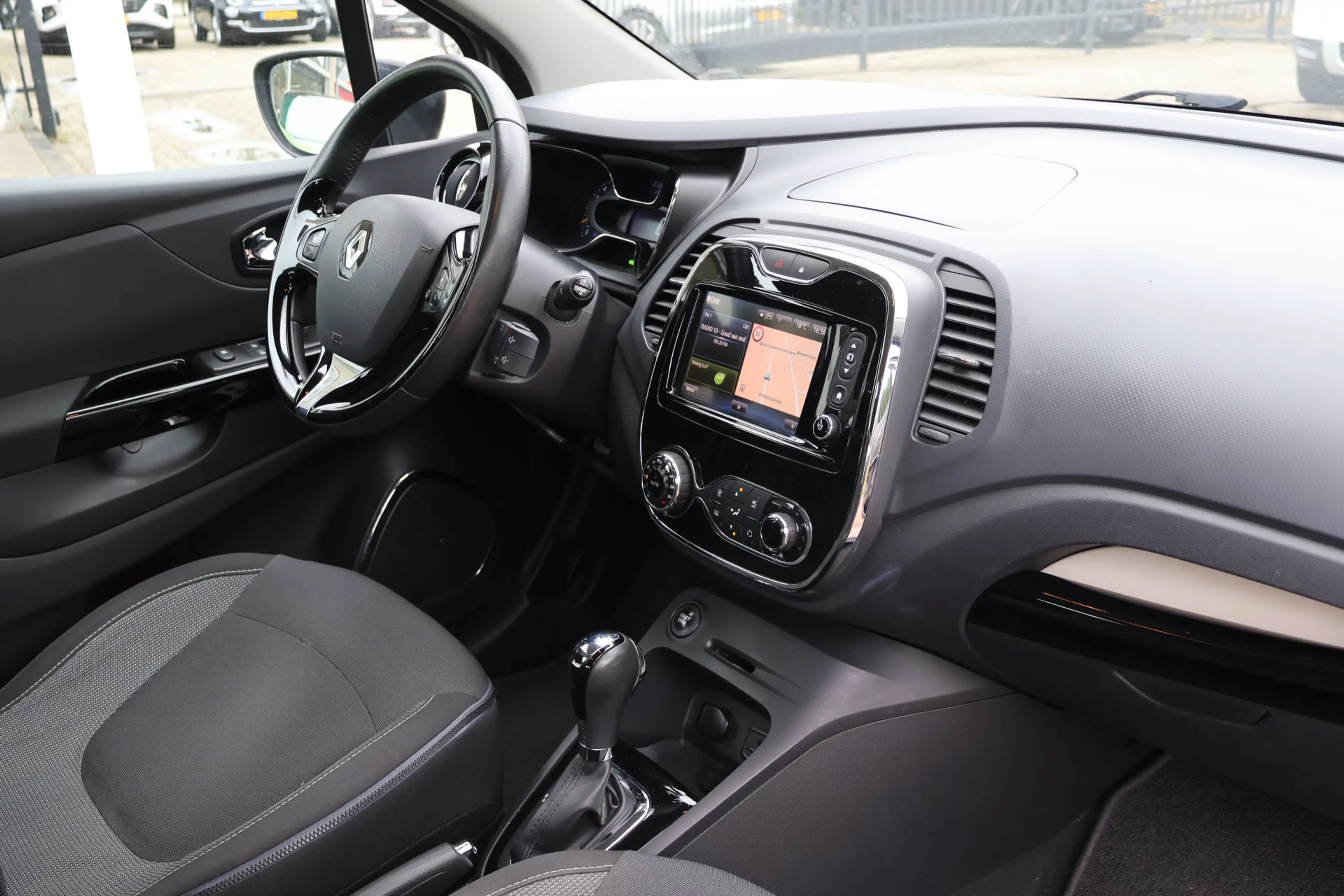 Renault Captur 1.2 TCe Dynamique — photo 3