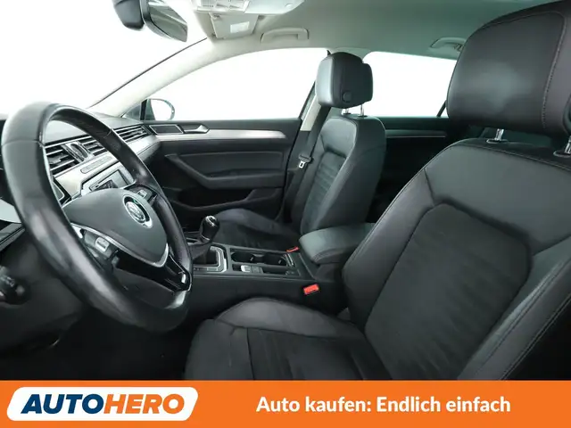 Volkswagen Passat view 10
