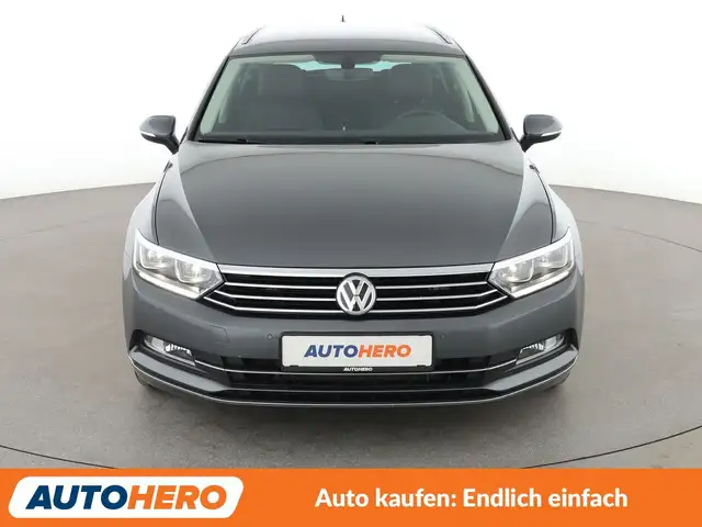 Volkswagen Passat view 9