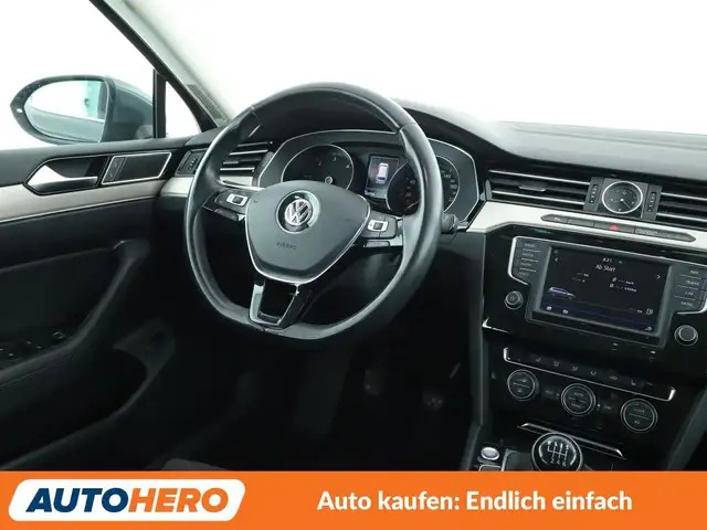 Volkswagen Passat view 13