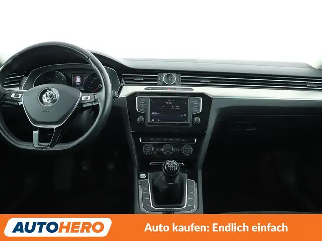 Volkswagen Passat view 12