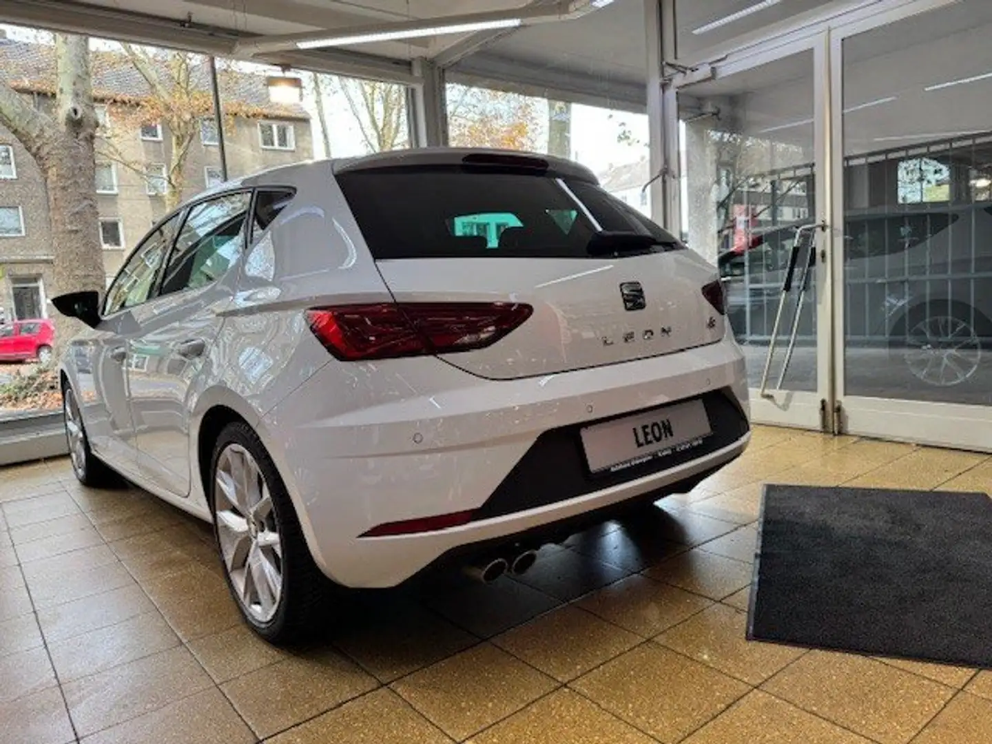 SEAT Leon FR Panoramadach Weiß - 2