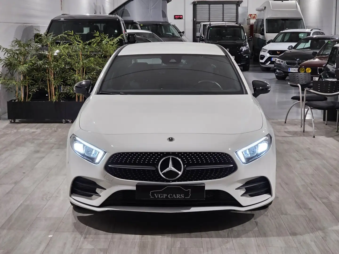 Mercedes-Benz A 200 Sedán 7G-DCT Blanc - 2