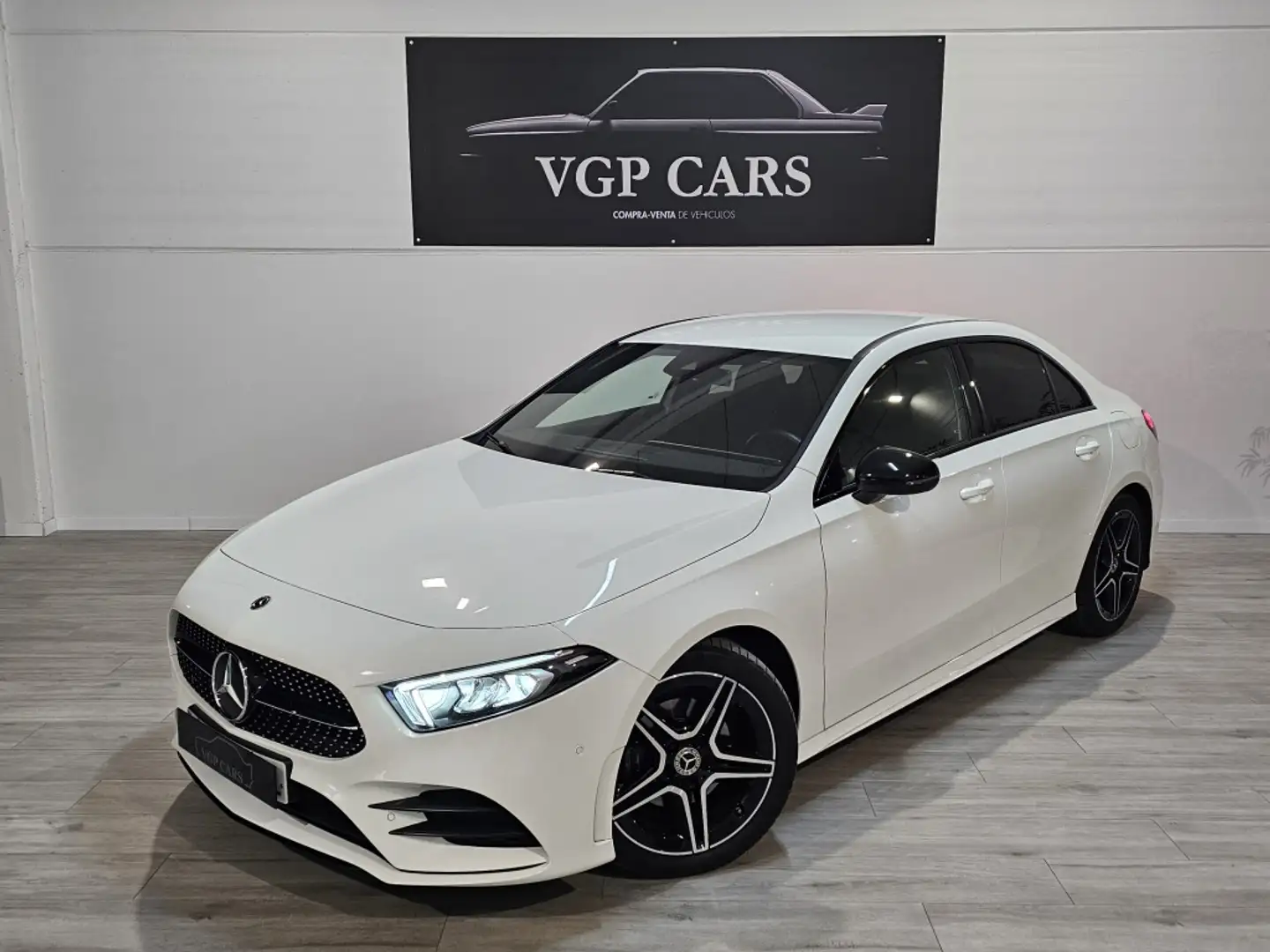 Mercedes-Benz A 200 Sedán 7G-DCT Blanc - 1