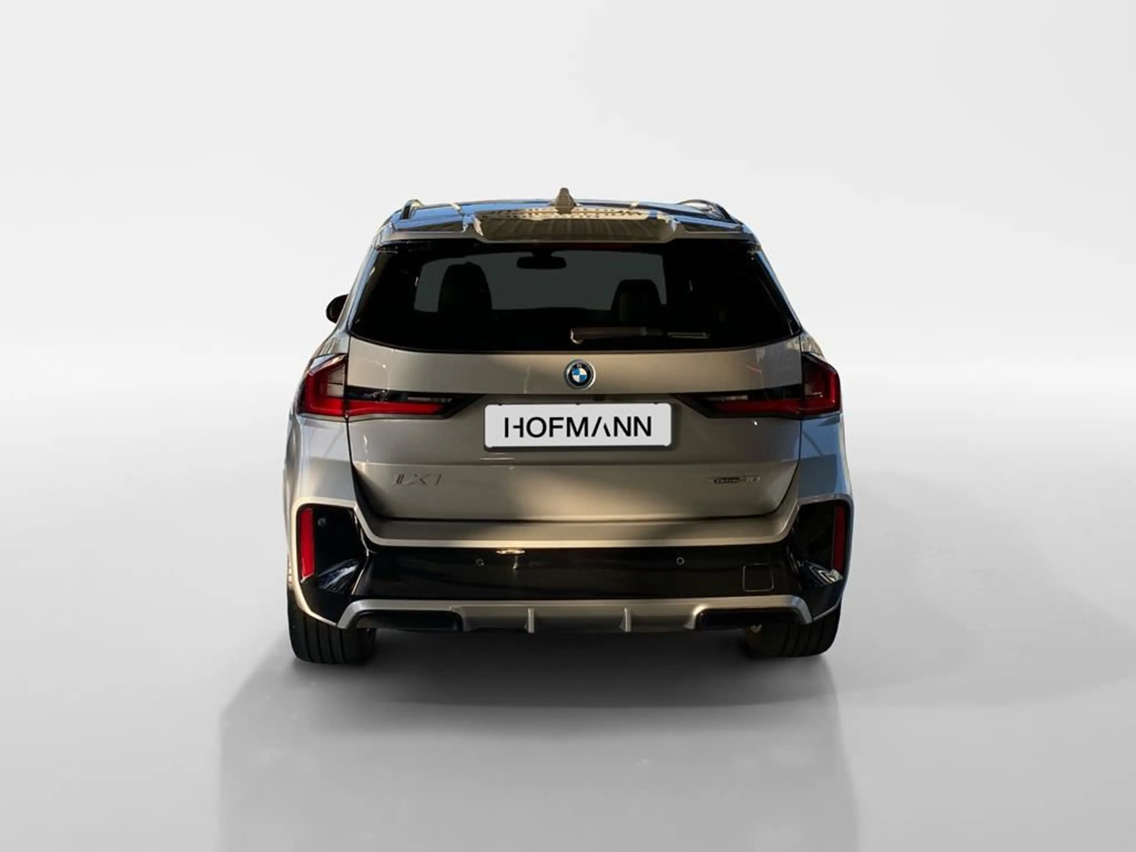 BMW iX1 M Sport Pro — photo 8