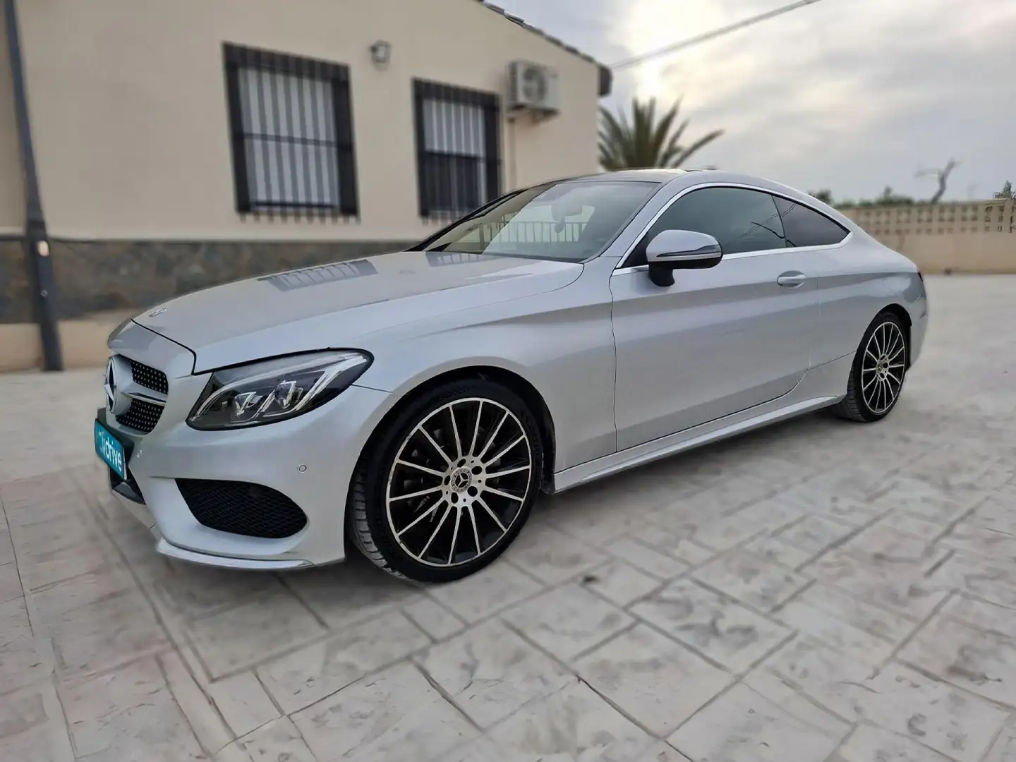 Mercedes-Benz C 220 Coupé 220d 4Matic 9G-Tronic Plateado - 2