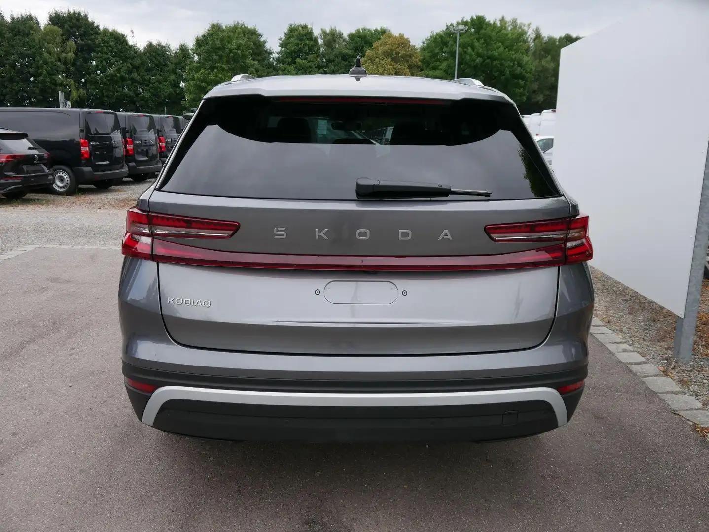 Skoda Kodiaq Selection 1.5 TSI mHEV DSG*NAVI*PDC*KAMERA*LED*... Grau - 2