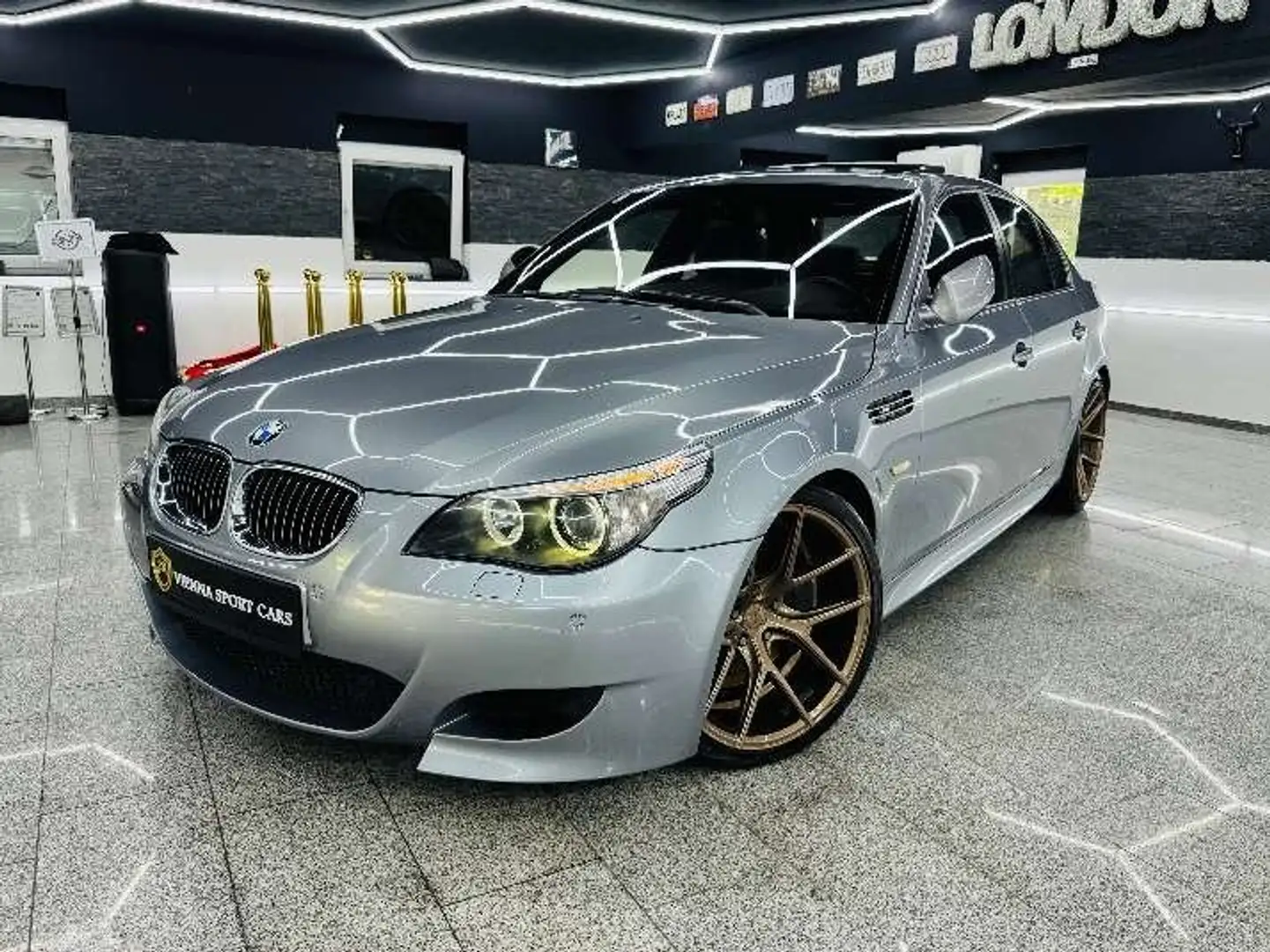 BMW M5 E60 V10 SMG*Wenig-KM*Servicegepflegt*Vieles-NEU* Grijs - 1
