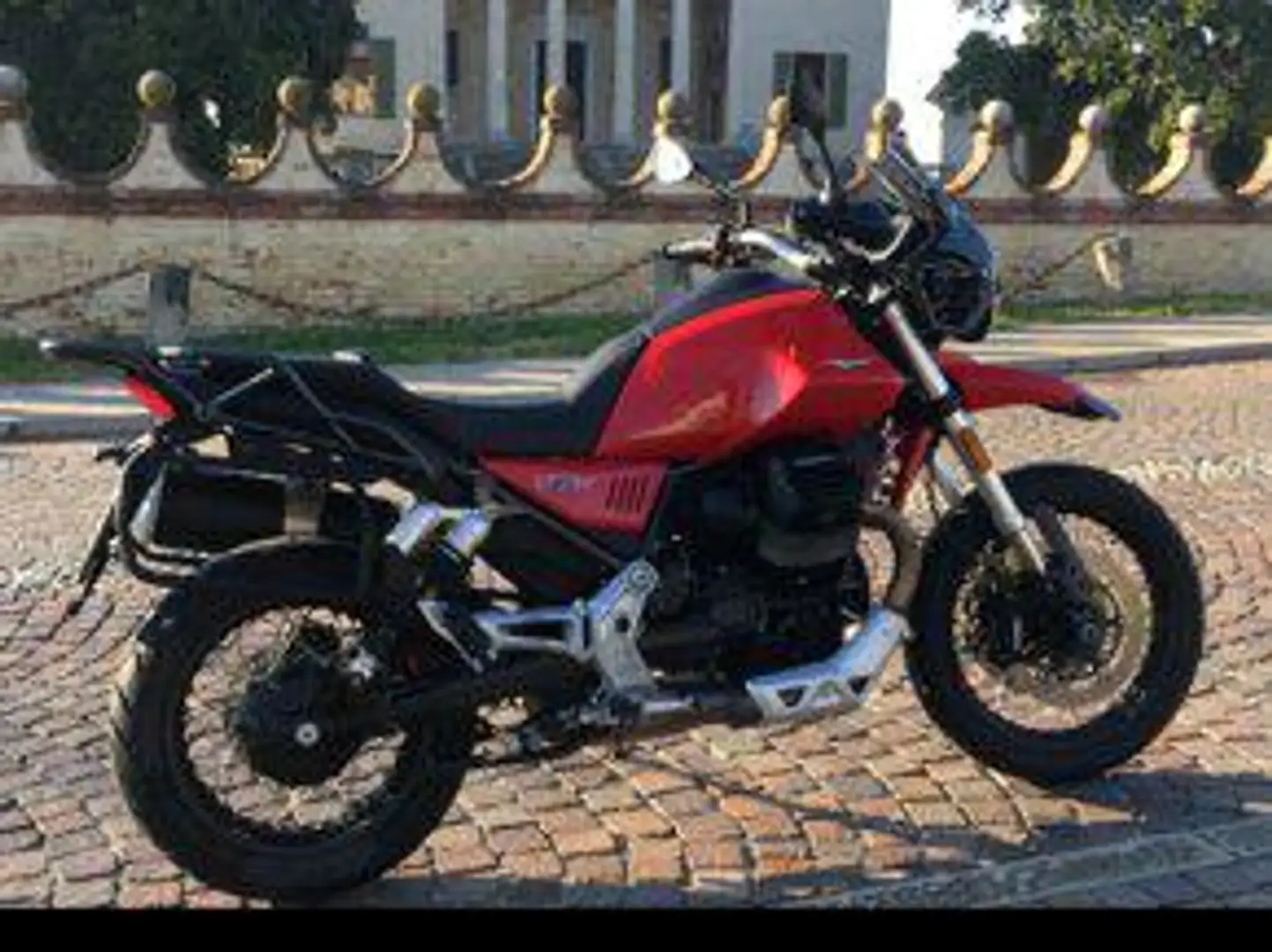 Moto Guzzi V 85 TT V 85 TT Rouge - 2