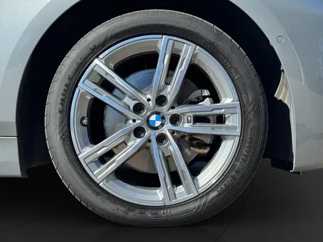 BMW 1 Series view 10