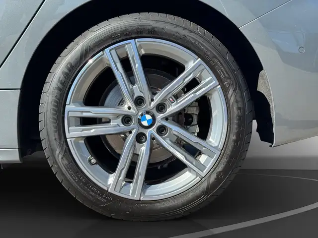 BMW 1 Series view 14