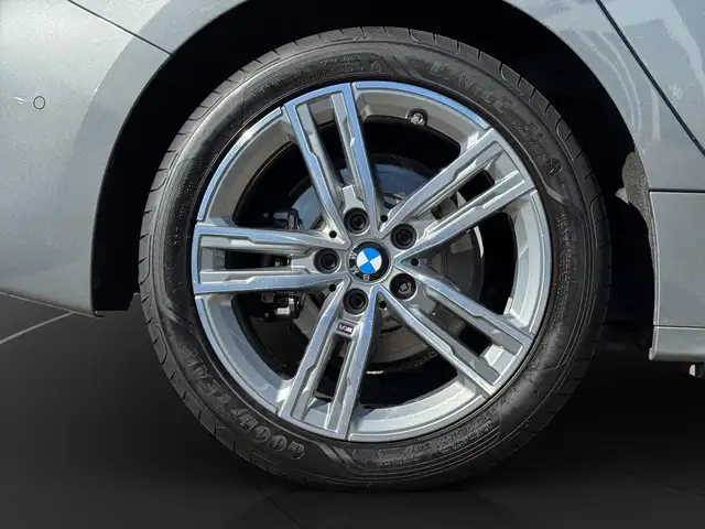 BMW 1 Series view 11