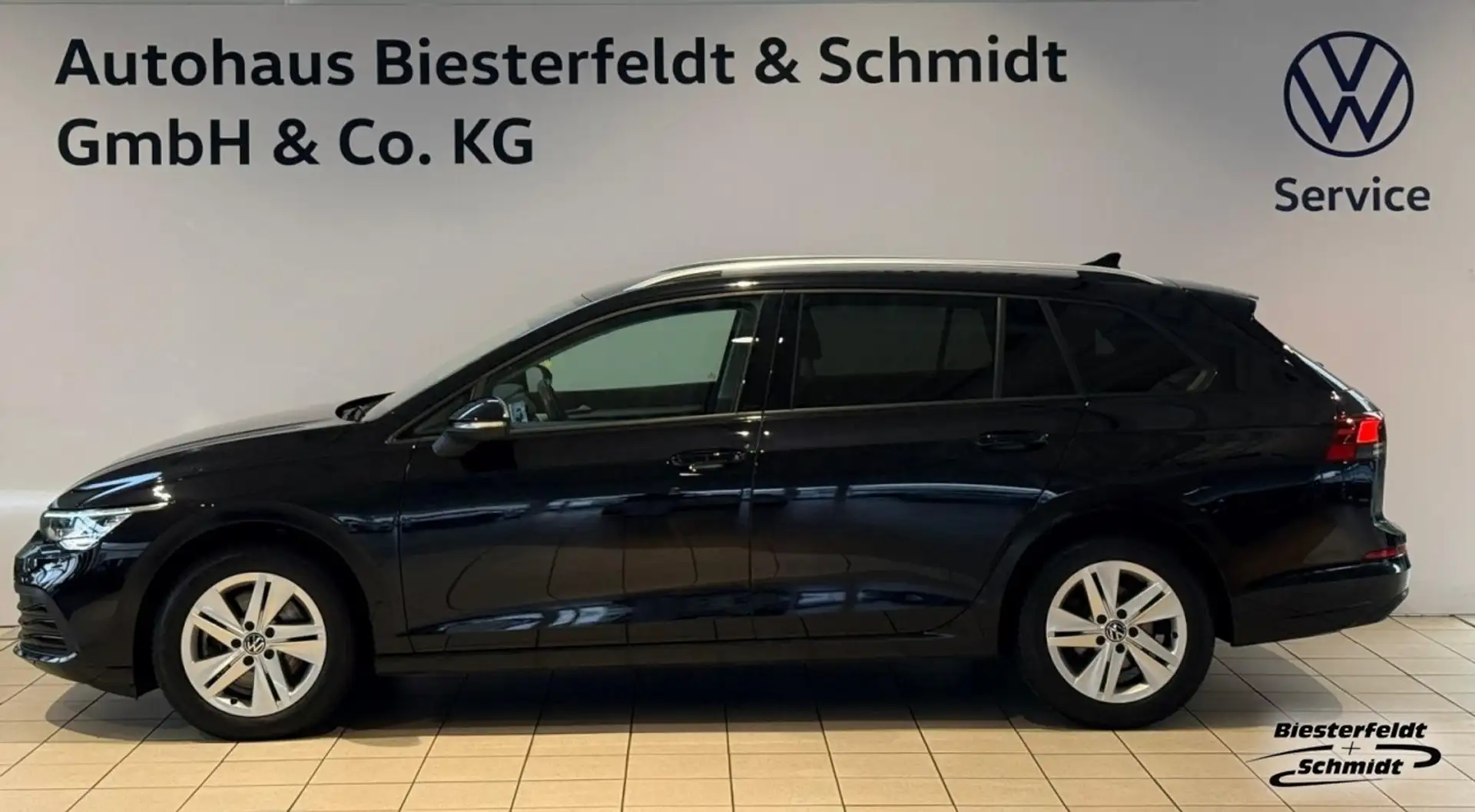 Volkswagen Golf VIII Variant Life 2.0TDI DSG RFK LED SHZ APP Schwarz - 1