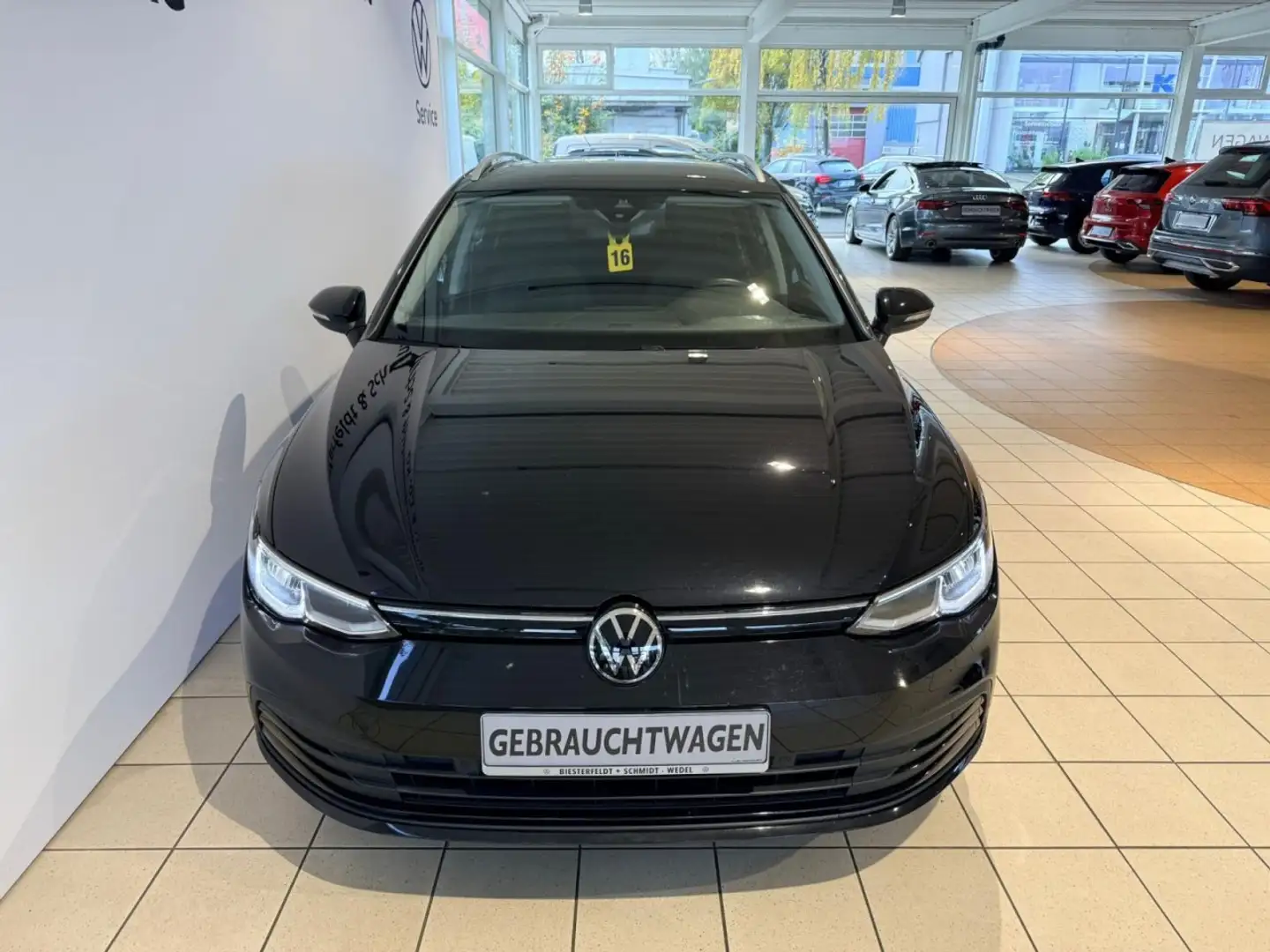 Volkswagen Golf VIII Variant Life 2.0TDI DSG RFK LED SHZ APP Schwarz - 2