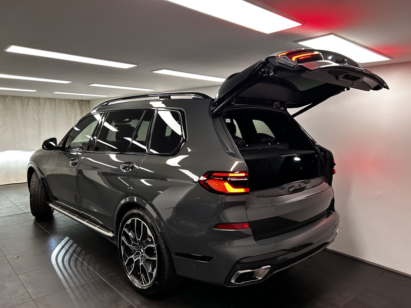 BMW X7 xDrive40d — photo 11