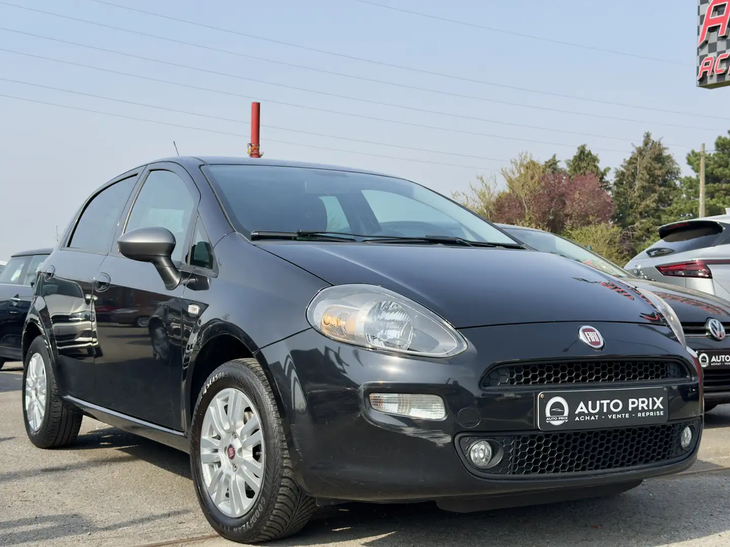 Fiat Punto 1.2i Young II Navi PDC Clim Euro 6b Negro - 2