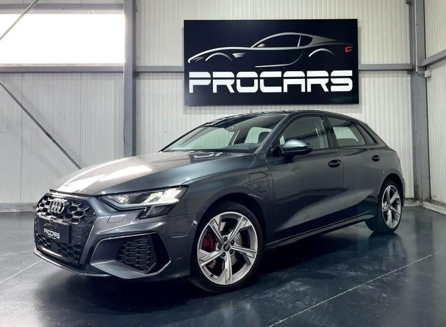 Audi A3 1.4l 45 TFSI e - 245cv - BV S-Tronic 6 SPORTBACK Competition PHASE 1 Gris - 1