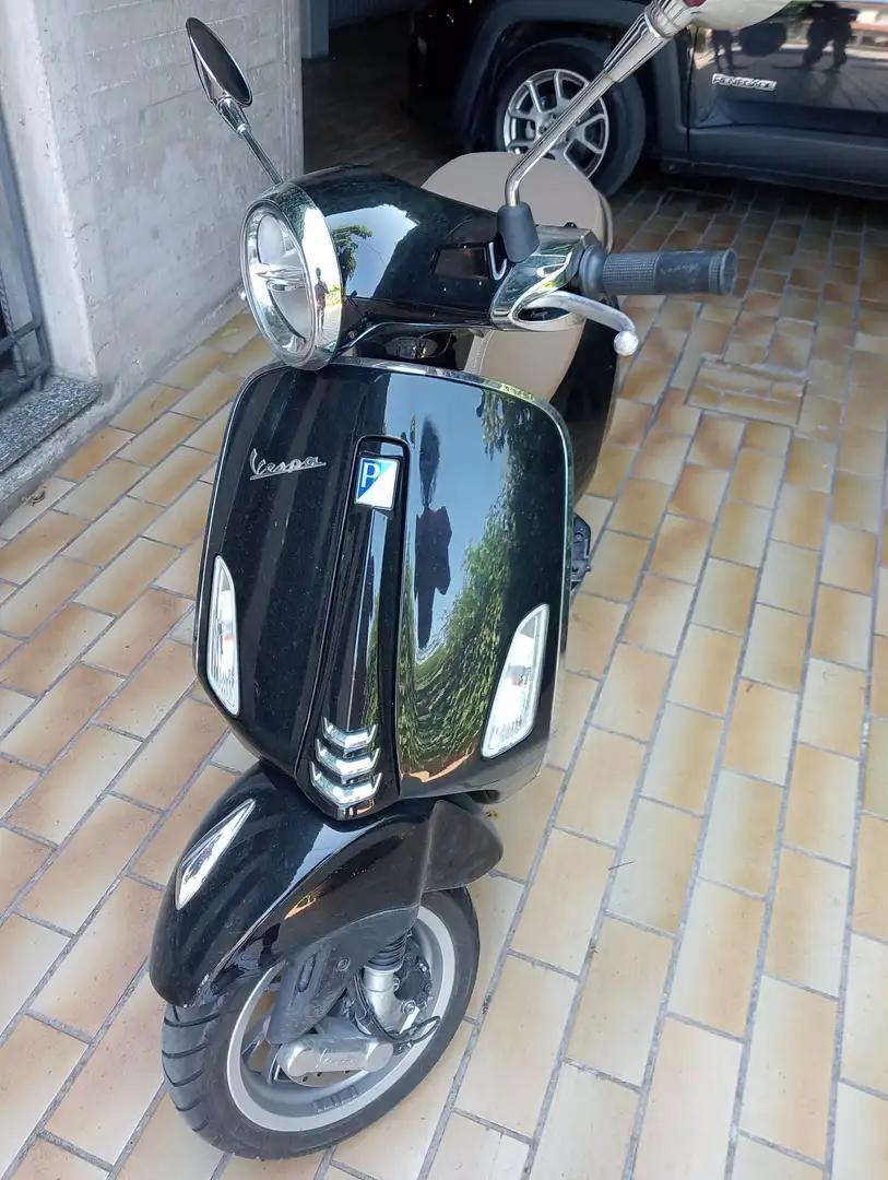 Vespa Primavera 50 Black - 1