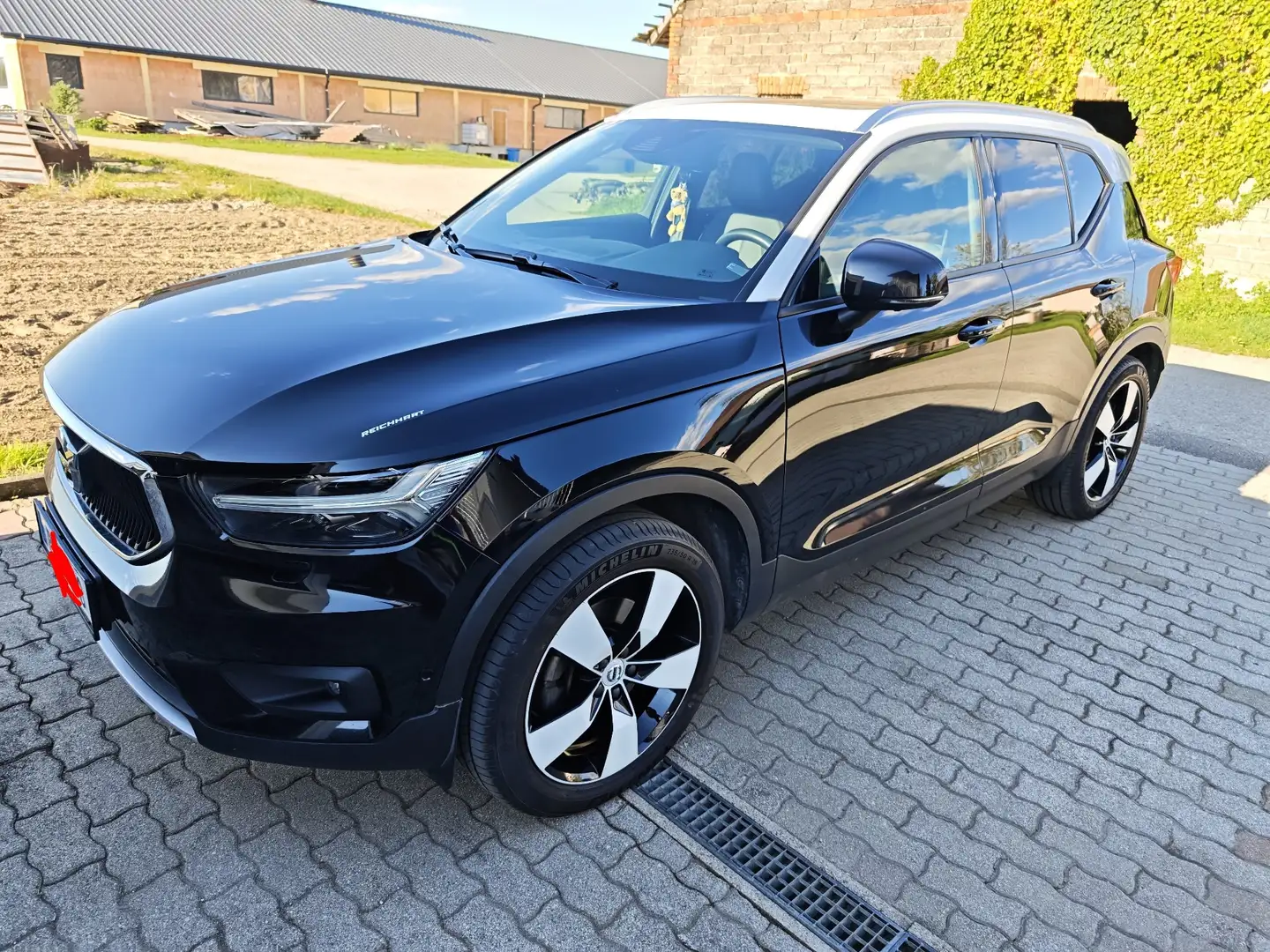 Volvo XC40 Momentum AWD Geartronic Schwarz - 1