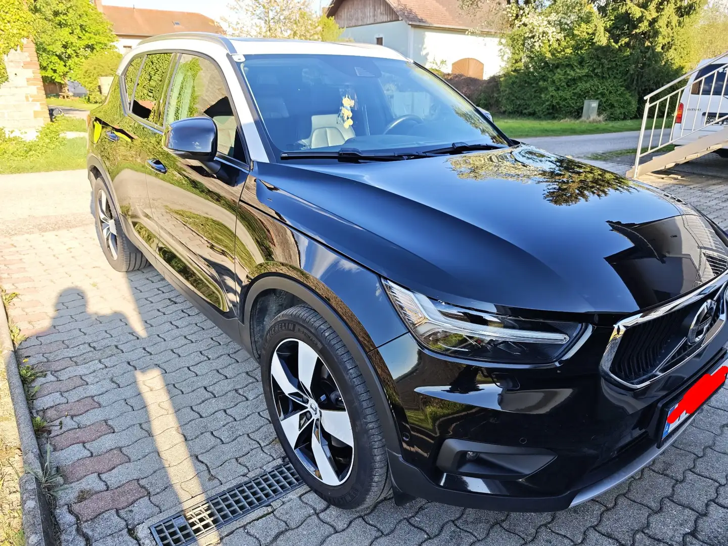 Volvo XC40 Momentum AWD Geartronic Schwarz - 2