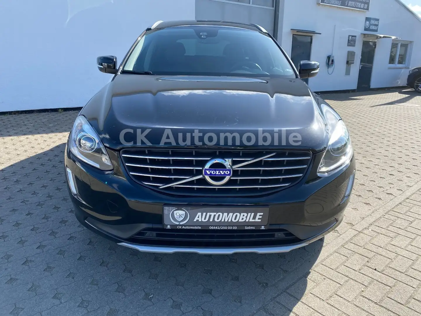 Volvo XC60 D3 Summum 2WD/Navi/Leder/Bi-Xenon/PDC/AHK Nero - 2
