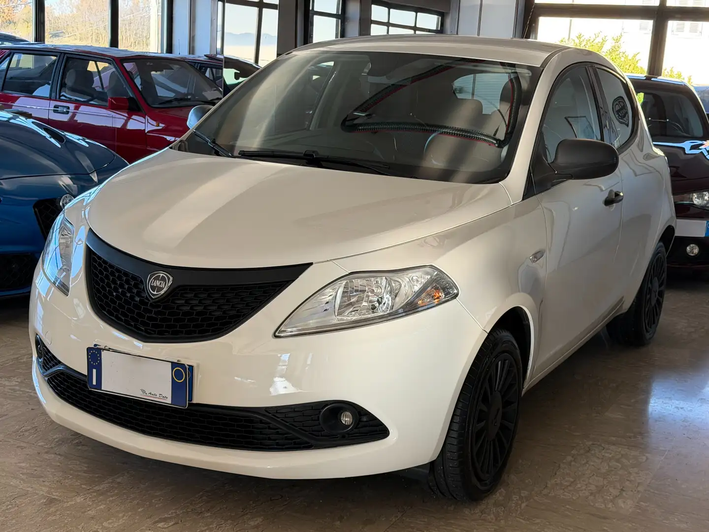 Lancia Ypsilon 1.2 69 cv. ELEFANTINO BLU Blanc - 2