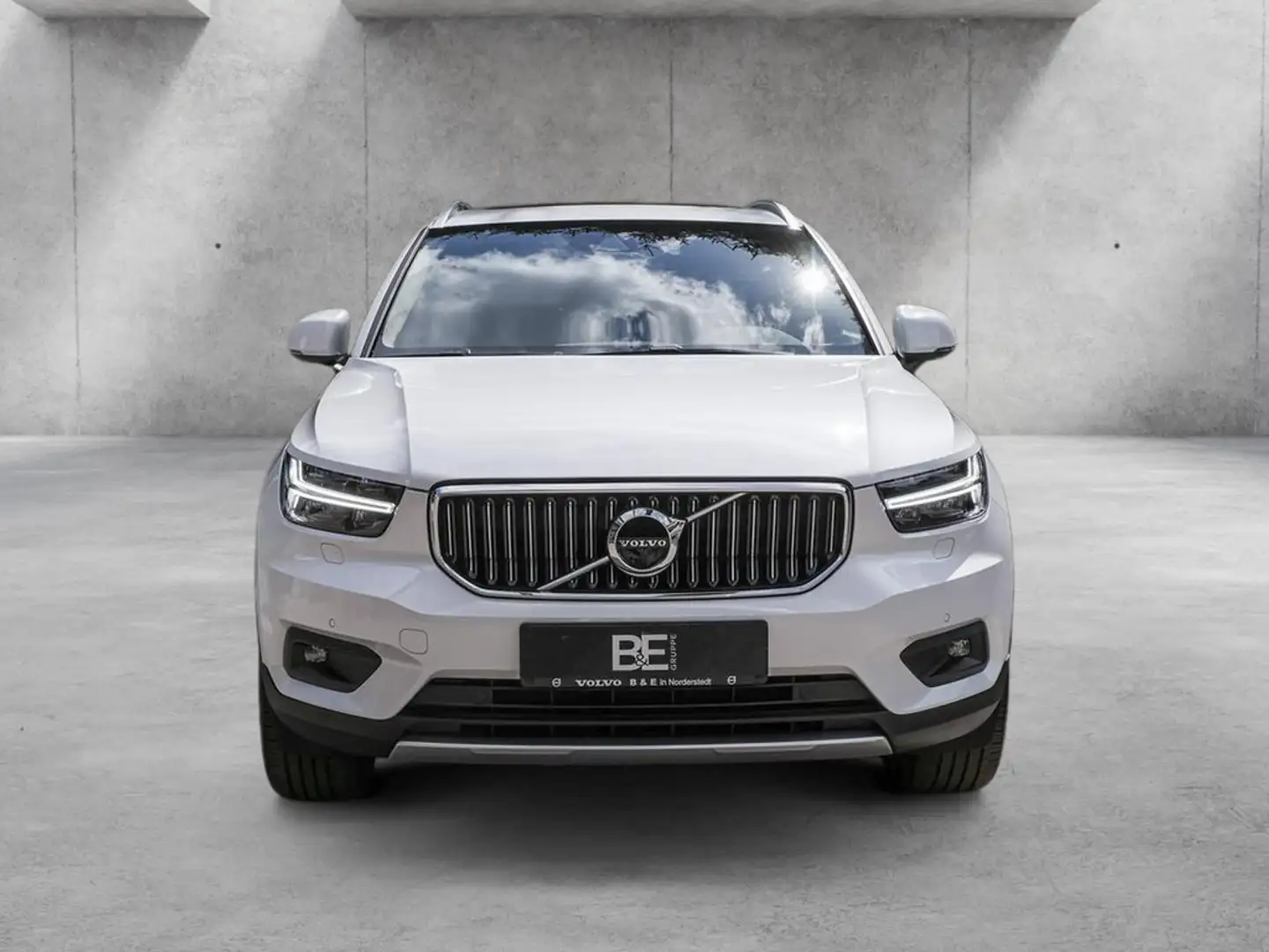 Volvo XC40 B4 AWD Inscription W-LAN AHK STANDHZ LED Weiß - 2