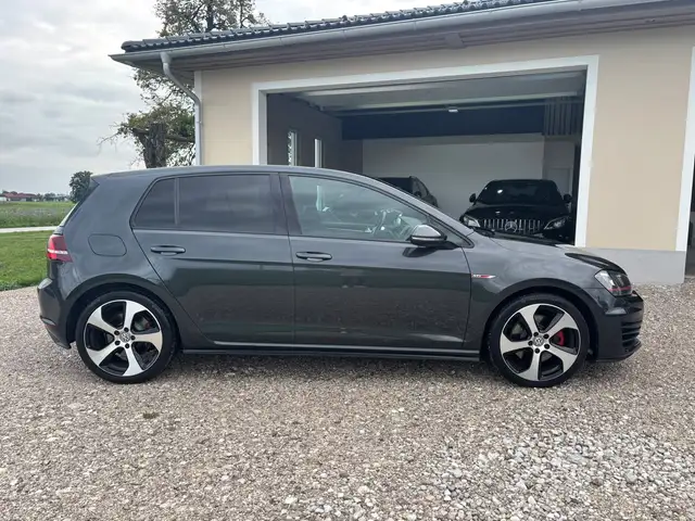 Volkswagen Golf view 4
