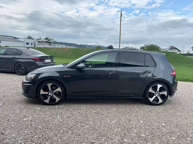 Volkswagen Golf view 5