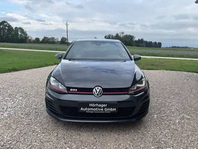 Volkswagen Golf view 3