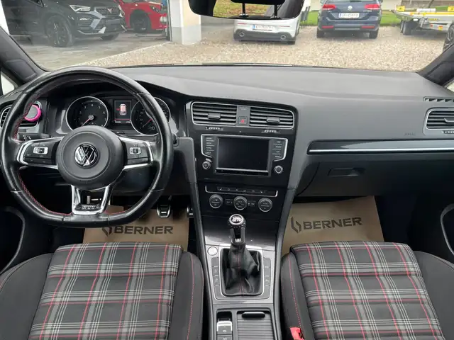 Volkswagen Golf view 9
