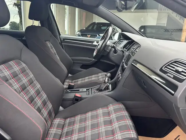 Volkswagen Golf view 10