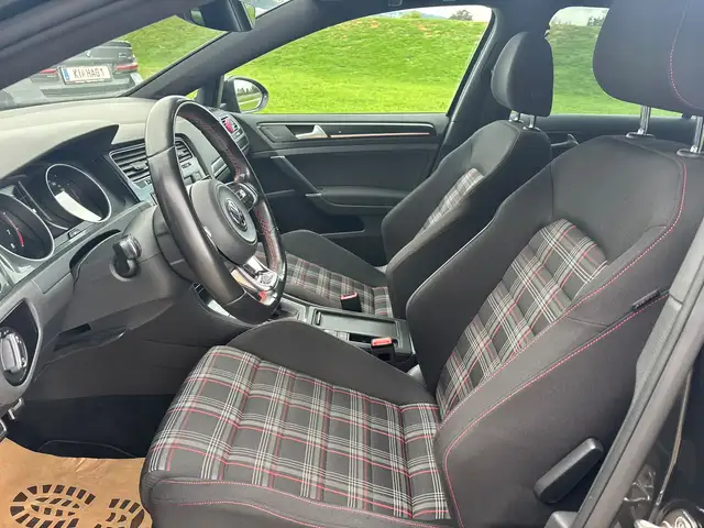 Volkswagen Golf view 11