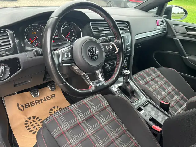 Volkswagen Golf view 13