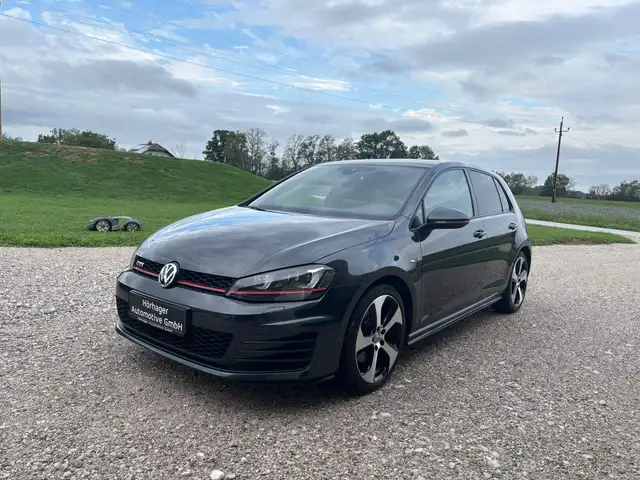 Volkswagen Golf view 2
