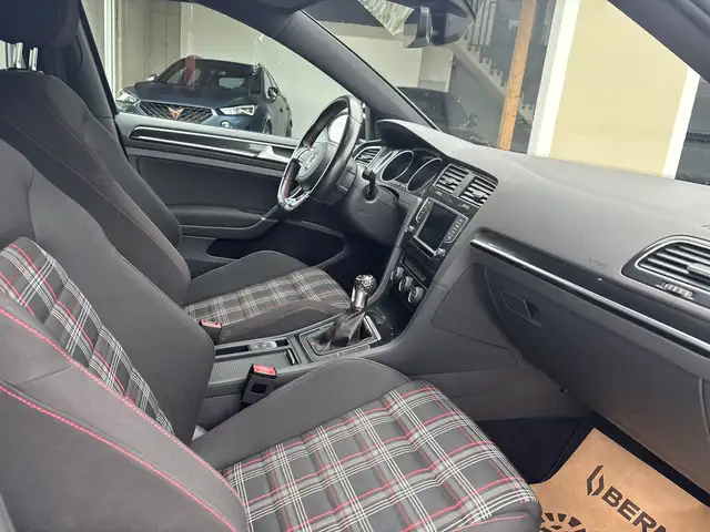 Volkswagen Golf view 12