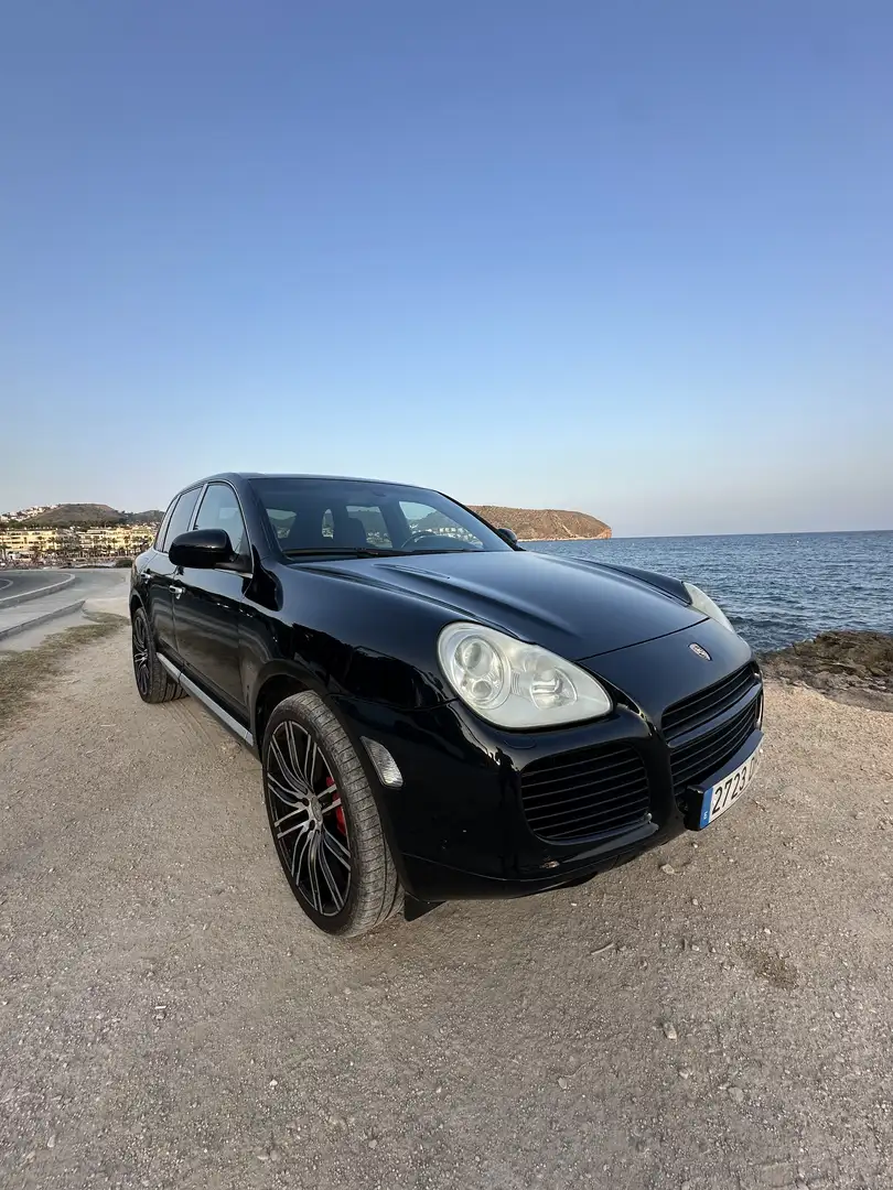 Porsche Cayenne Turbo - 1