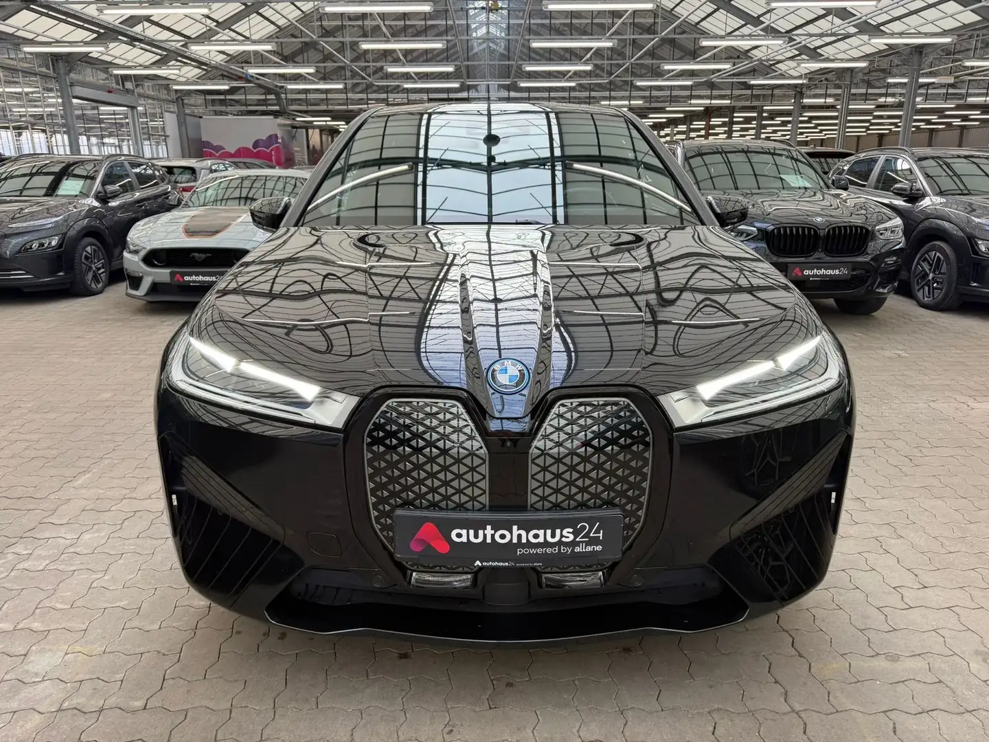 BMW iX xDrive40 Sport 76,6 kWh|AHK|Navi|ParkAssist Schwarz - 2