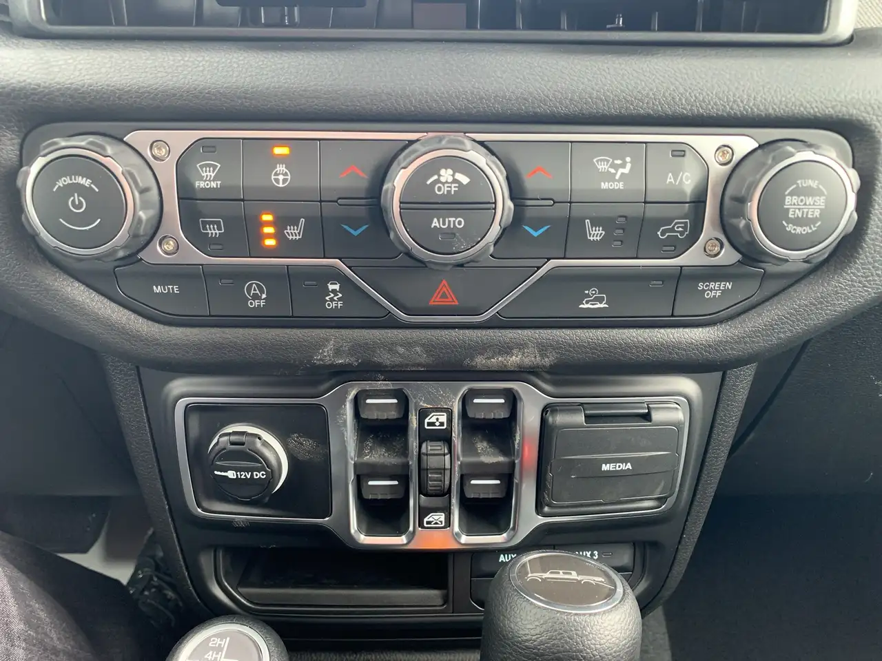 Jeep Gladiator снимка Jeep Gladiator