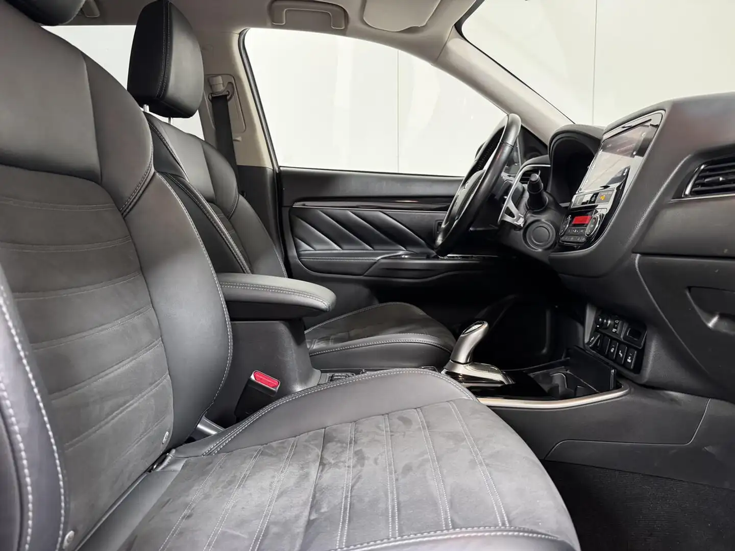 Mitsubishi Outlander 2.4 PHEV AWD Hybrid - Apple CarPlay - Topstaat! Grijs - 2