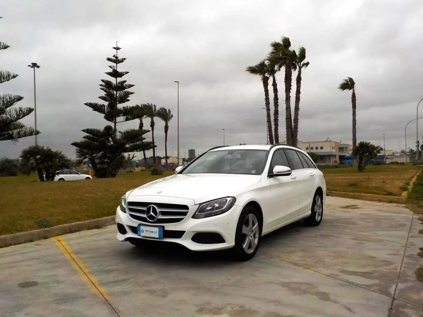 Mercedes-Benz C 180 d S.W. Auto Premium Bianco - 2