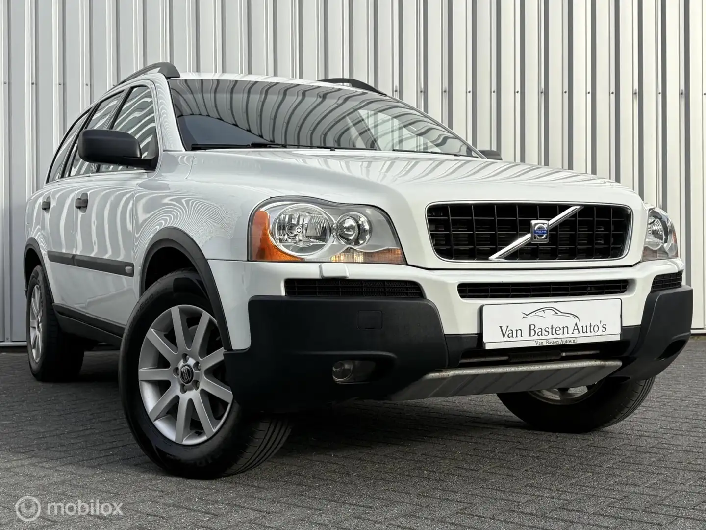 Volvo XC90 2.5 T AWD Momentum | 210pk | 7 zit | Youngtimer | Wit - 1