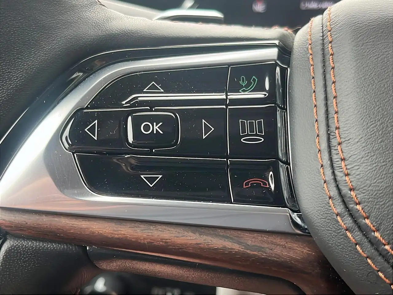 Jeep Grand Cherokee снимка Jeep Grand Cherokee