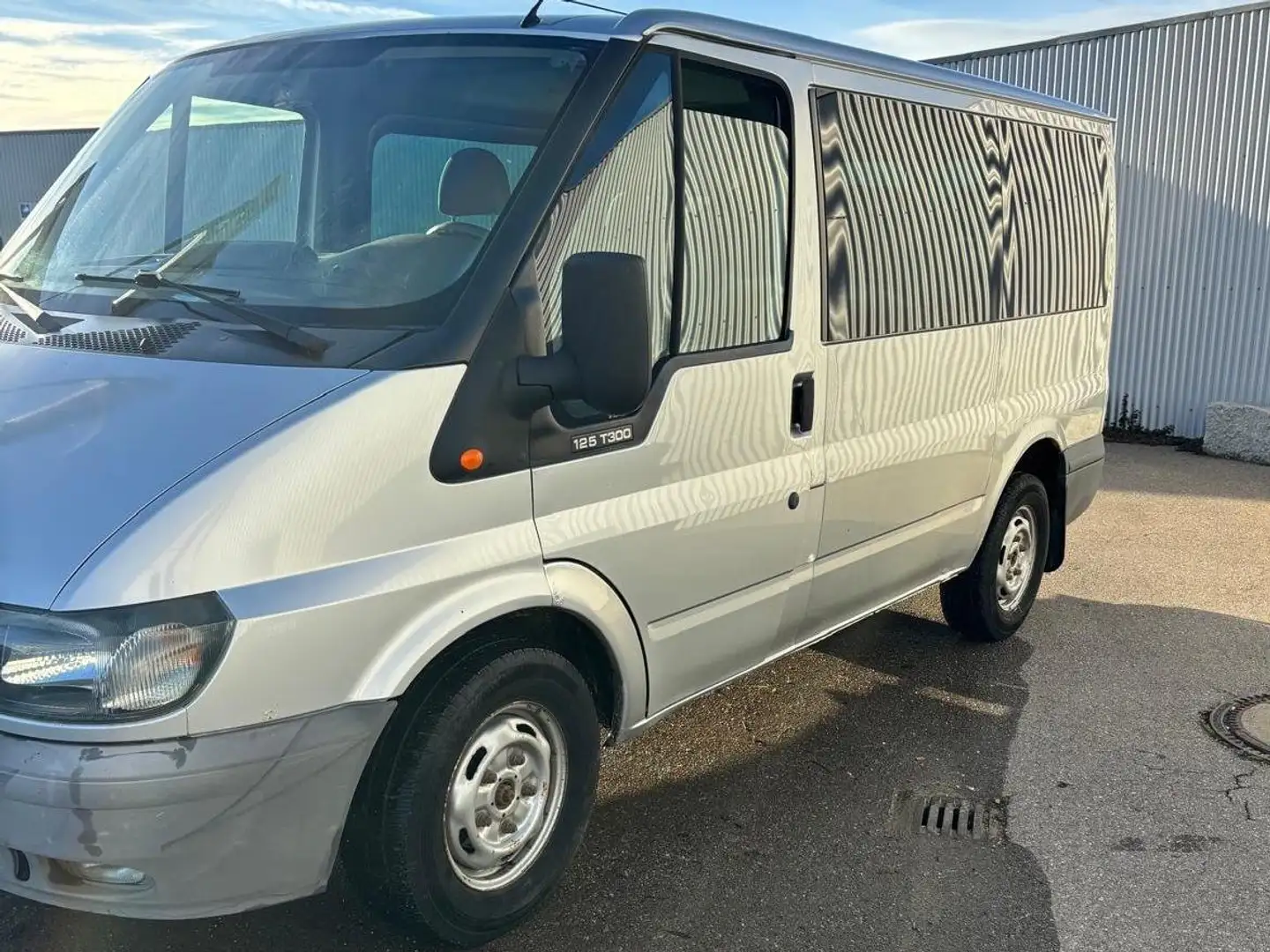 Ford Transit 2.0 FT 300 Kurz Grau - 2
