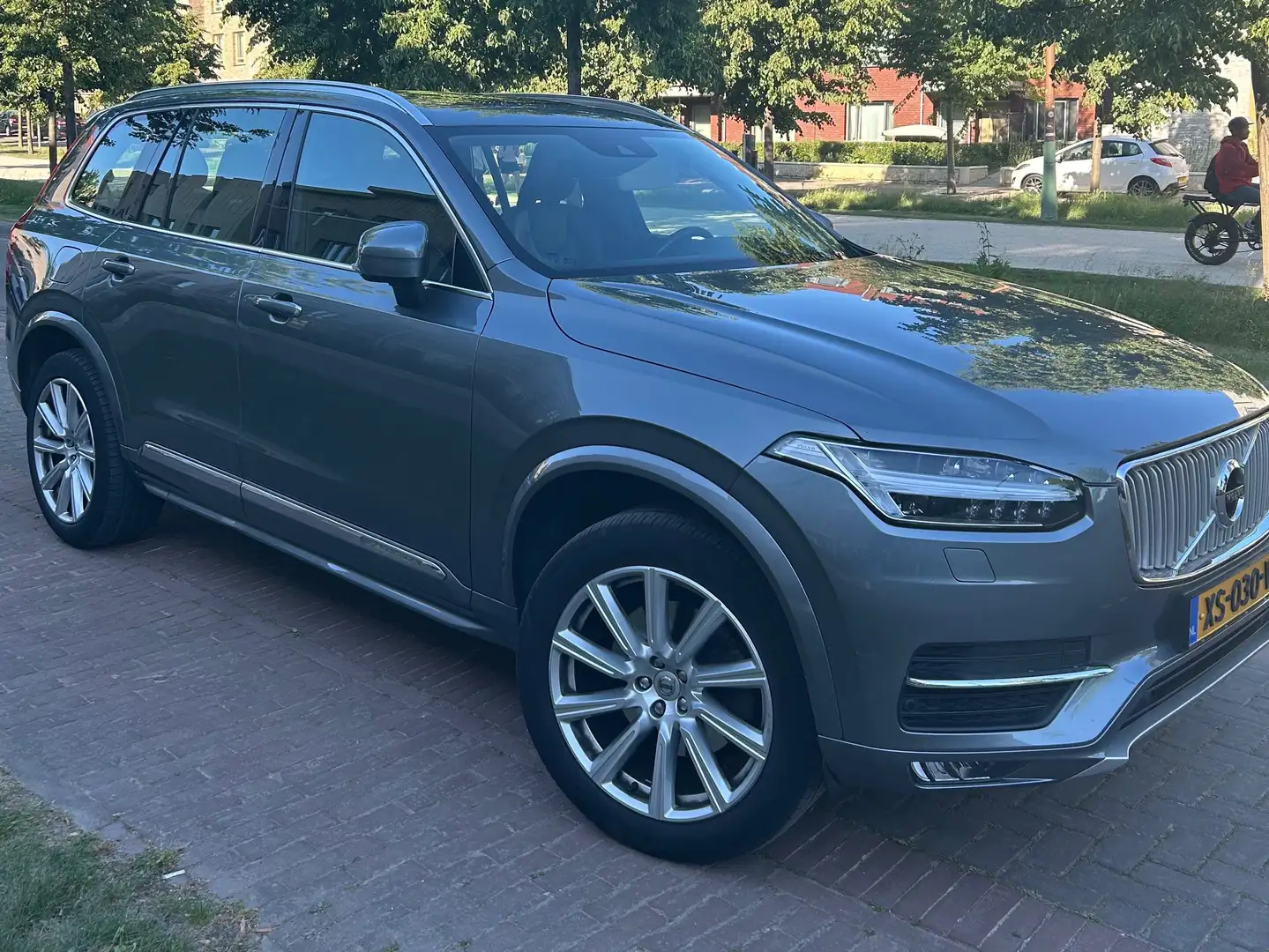 Volvo XC90 XC90 2.0 T5 AWD Inscript. Grau - 1