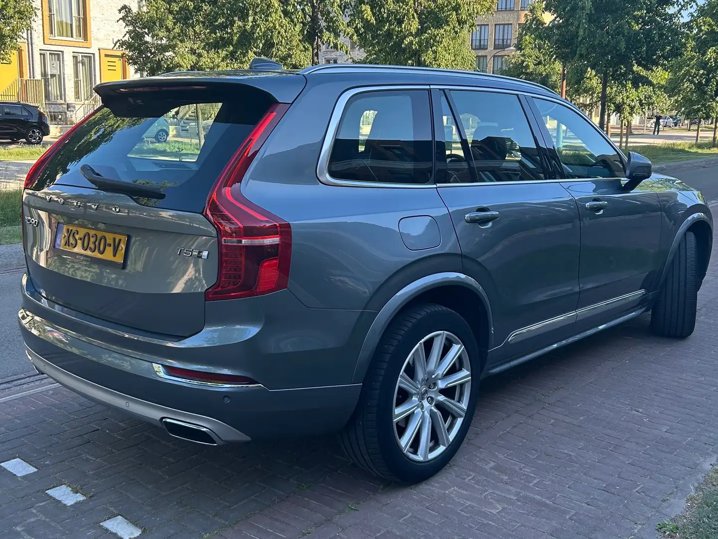 Volvo XC90 XC90 2.0 T5 AWD Inscript. Grau - 2
